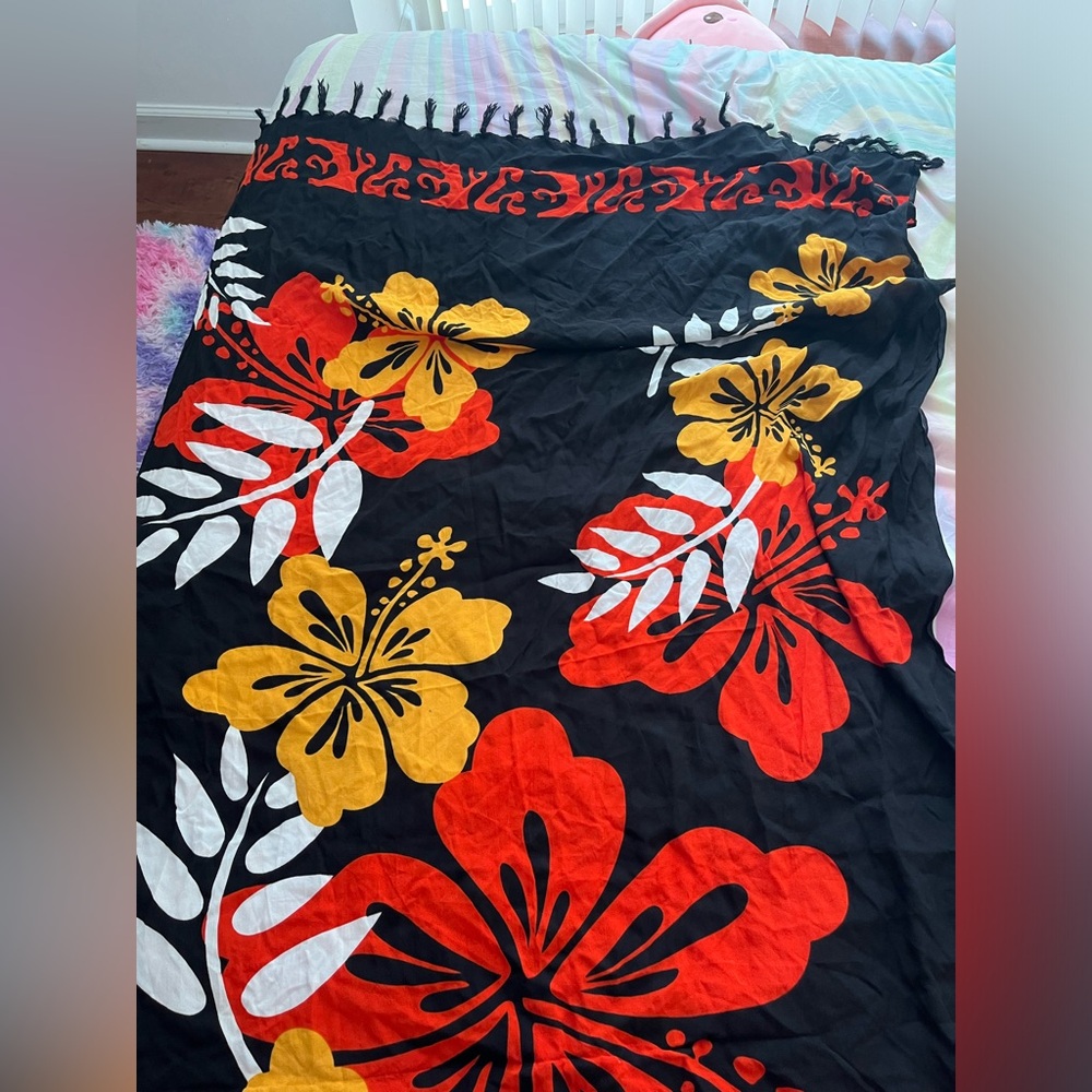 Beautiful Hibiscus Flower Sarong multi-way multi use - Picture 3 of 5